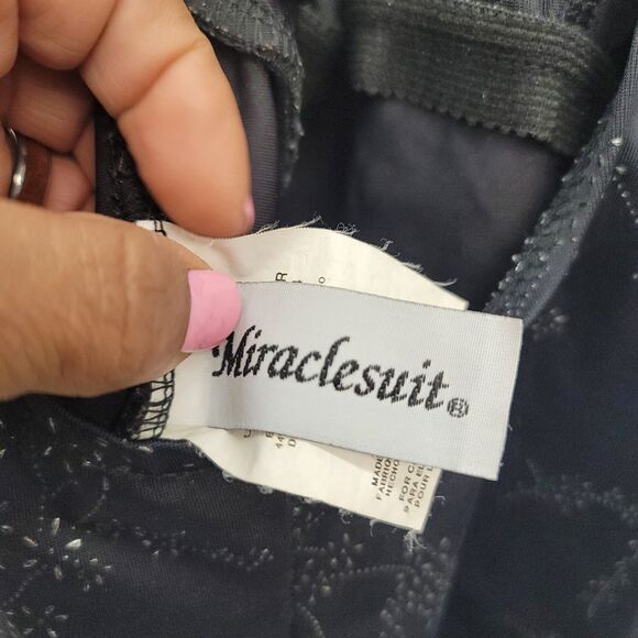 Miraclesuit One Piece Swimsuit Surplice Neck Ruched Bodice in Black/Silver 14 - Picture 7 of 12